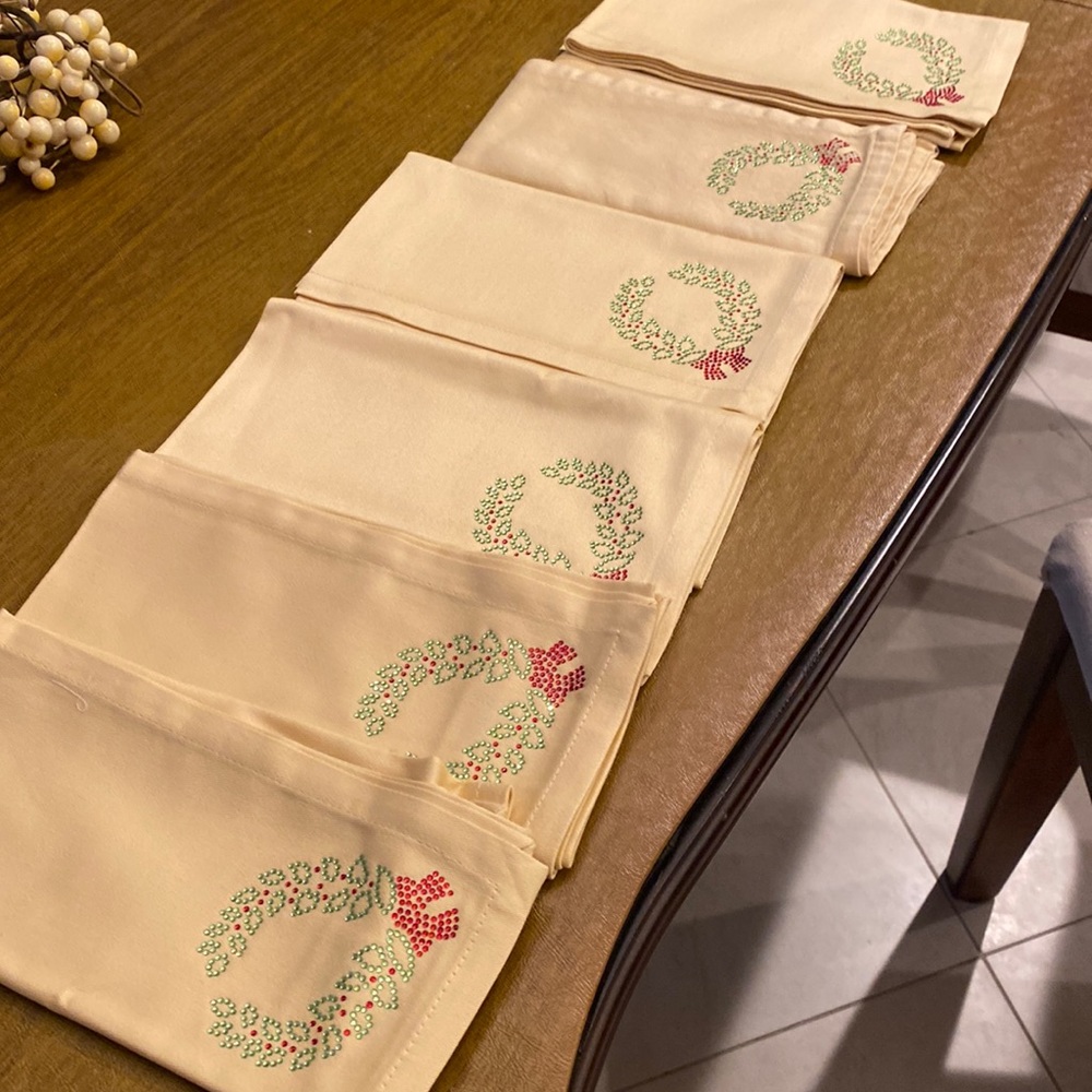 NEW Bodrum Holiday Christmas Wreath Napkins - Set of 6